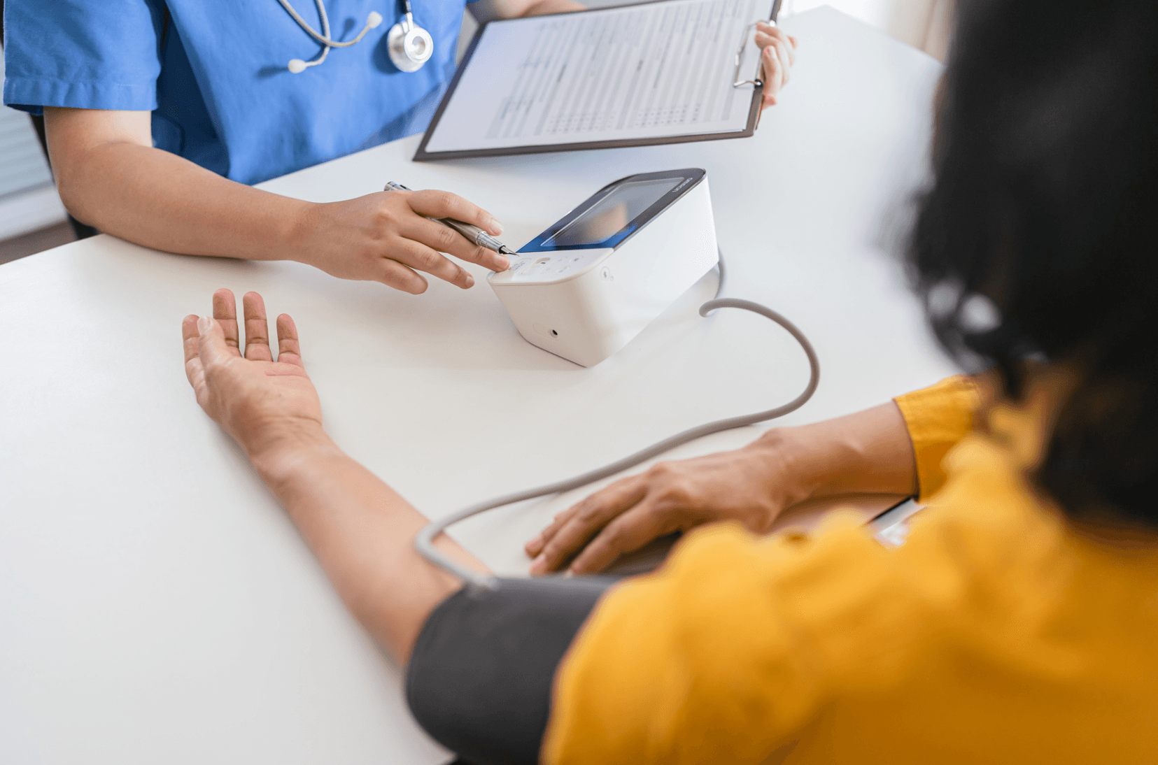 Diagnóstico de salud completo que detecta riesgos antes de que se traduzcan en ausentismo o enfermedades crónicas.